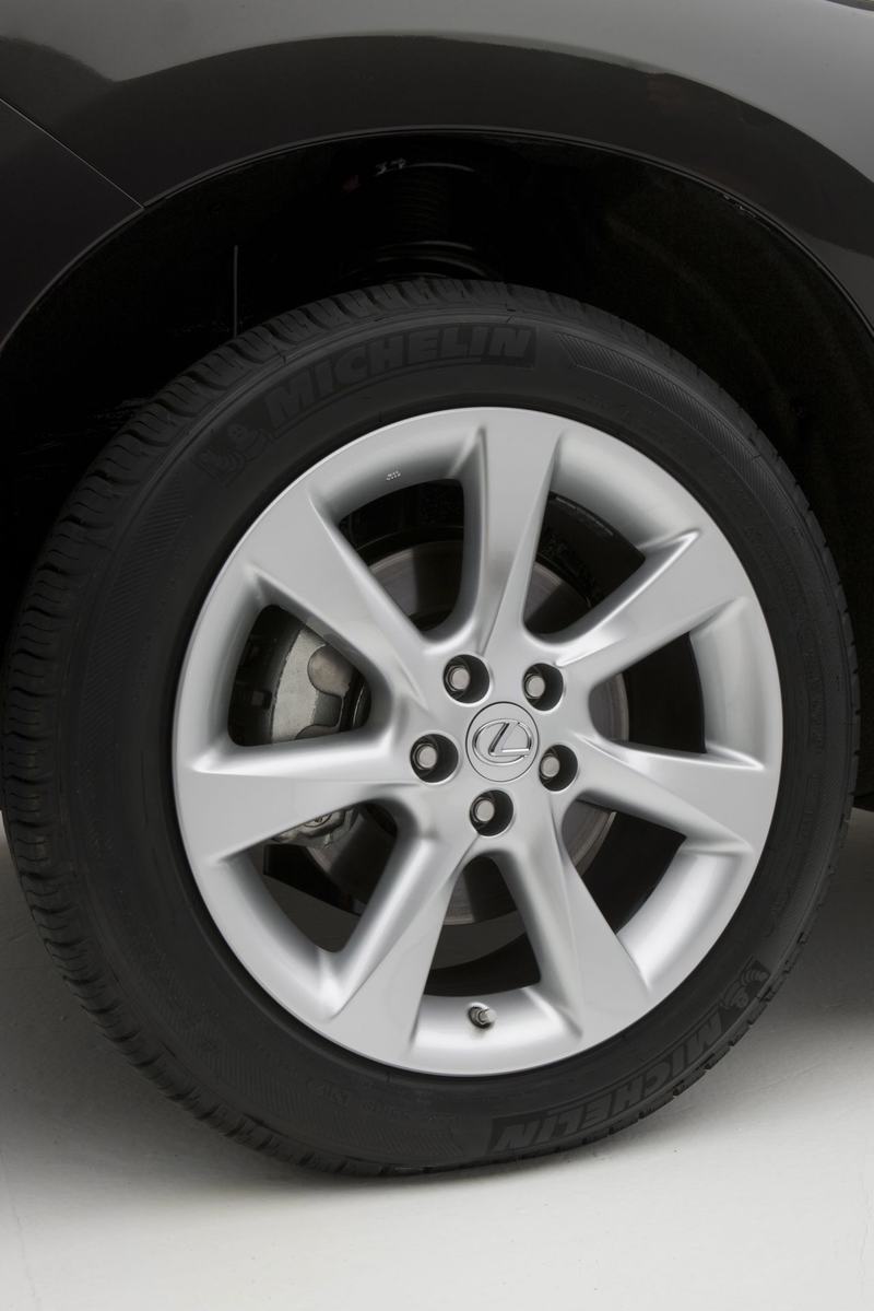 Illustration for article titled 2010 Lexus RX 350 and RX 450h Push Bland to New Heights